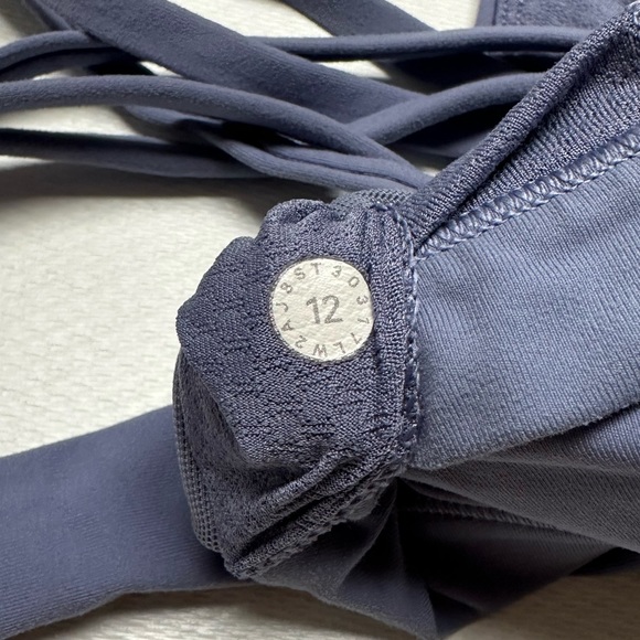 Lululemon Free to Be Serene Bra in Cascade Blue Size 12 EUC - Picture 9 of 10